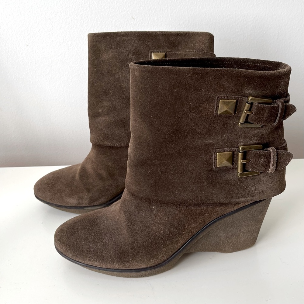 B Makowsky Brown Suede Wedge Boots with Buckles